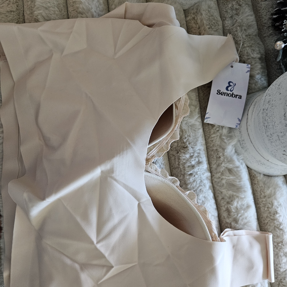 Senobra Lace Bra in Cream and Gold Wireless. 2 Available - Picture 5 of 8